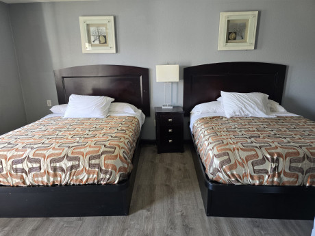 2 Queen Beds - Non Smoking